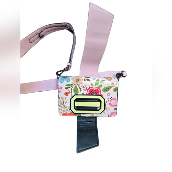 Vintage-Inspired Carnete Pastel Pink Floral Vegan Small Crossbody Purse - Picture 6 of 11